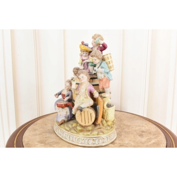 Rodzina Przy Beczce Wina - Figura z Porcelany Porcelana Postaciowa Prezent