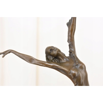 Tancerka z Gołębiami Akt - Figura Rzeźba z Brązu w Stylu Aldo Vitaleh
