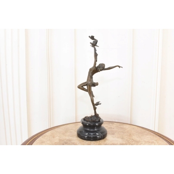 Tancerka z Gołębiami Akt - Figura Rzeźba z Brązu w Stylu Aldo Vitaleh