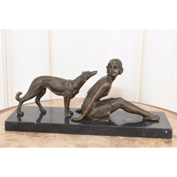 Siedząca Dziewczyna z Psem Chartem - Figura z Brązu - Sygnowana