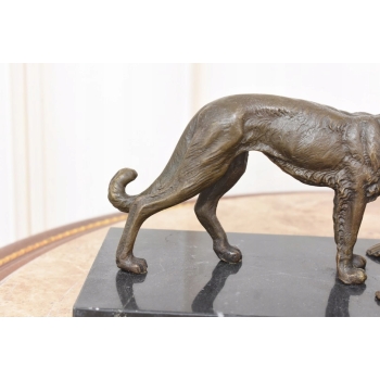 Siedząca Dziewczyna z Psem Chartem - Figura z Brązu - Sygnowana