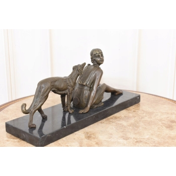 Siedząca Dziewczyna z Psem Chartem - Figura z Brązu - Sygnowana