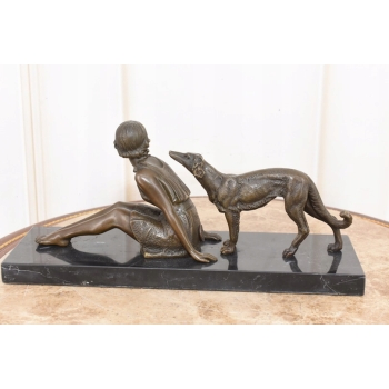 Siedząca Dziewczyna z Psem Chartem - Figura z Brązu - Sygnowana