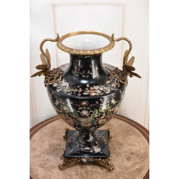 Porcelanowy Czarny Wazon z Ważkami w Kwiaty - Sygnowany Okuty Brązem