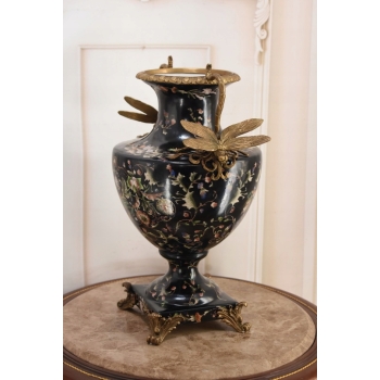 Porcelanowy Czarny Wazon z Ważkami w Kwiaty - Sygnowany Okuty Brązem