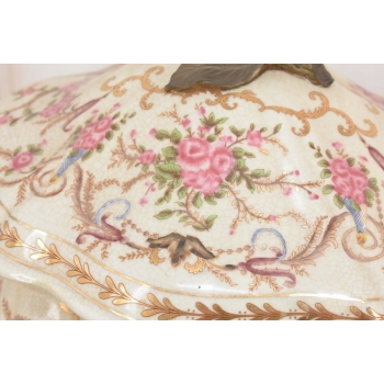 Porcelanowa Szkatuła - Bomboniera - Porcelana Okuta Brązem Różowe Kwiaty