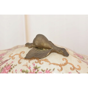 Porcelanowa Szkatuła - Bomboniera - Porcelana Okuta Brązem Różowe Kwiaty