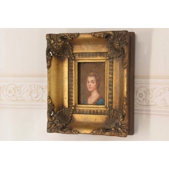 Portret Kobiety w Niebieskiej Sukience - Obraz Olejny - Złota Zdobiona Rama