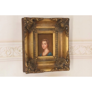 Portret Kobiety w Niebieskiej Sukience - Obraz Olejny - Złota Zdobiona Rama