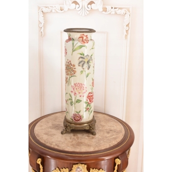 Porcelanowy Wazon w Kwiaty - Okuty Brązem