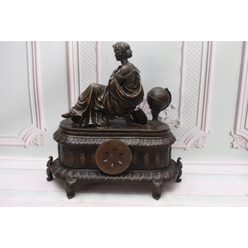 Duży Zegar Kominkowy Nakręcany - Postaciowy Kobieta - Figura Rzeźba z Brązu