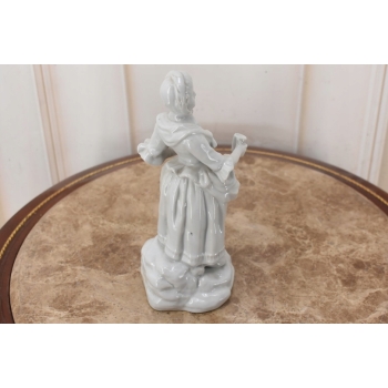 Porcelanowa Figura Kobiety Miśnia - Gospodyni - Biała Porcelana - Dekoracja