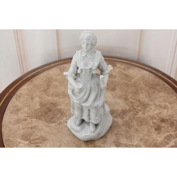 Porcelanowa Figura Kobiety Miśnia - Gospodyni - Biała Porcelana - Dekoracja