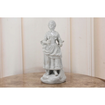 Porcelanowa Figura Kobiety Miśnia - Gospodyni - Biała Porcelana - Dekoracja