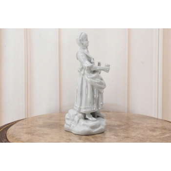 Porcelanowa Figura Kobiety Miśnia - Gospodyni - Biała Porcelana - Dekoracja