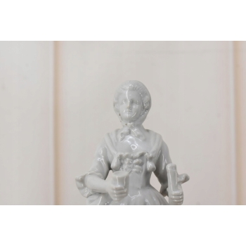 Porcelanowa Figura Kobiety Miśnia - Gospodyni - Biała Porcelana - Dekoracja