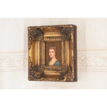 Portret Kobiety w Niebieskiej Sukience - Obraz Olejny - Złota Zdobiona Rama