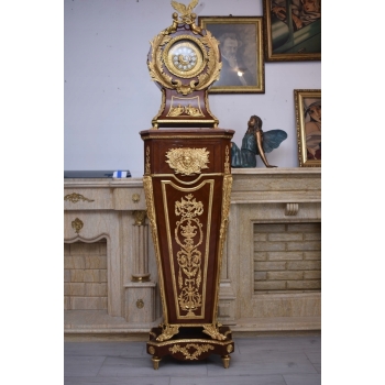 ZEGAR COKOŁOWY W STYLU LUDWIKA XVI, ZŁOCONY, WG JEAN-HENRIEGO RIESENERA