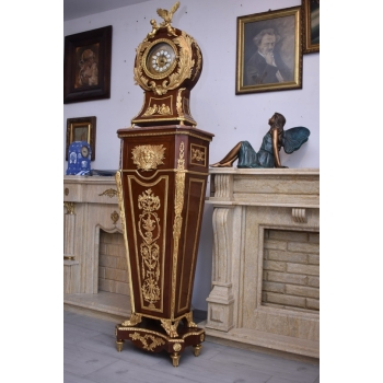 ZEGAR COKOŁOWY W STYLU LUDWIKA XVI, ZŁOCONY, WG JEAN-HENRIEGO RIESENERA