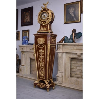 ZEGAR COKOŁOWY W STYLU LUDWIKA XVI, ZŁOCONY, WG JEAN-HENRIEGO RIESENERA