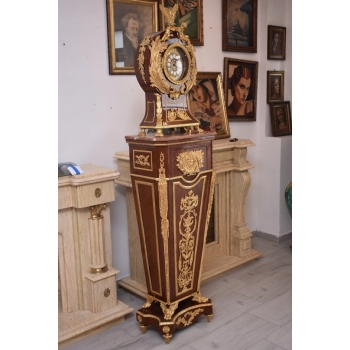 ZEGAR COKOŁOWY W STYLU LUDWIKA XVI, ZŁOCONY, WG JEAN-HENRIEGO RIESENERA