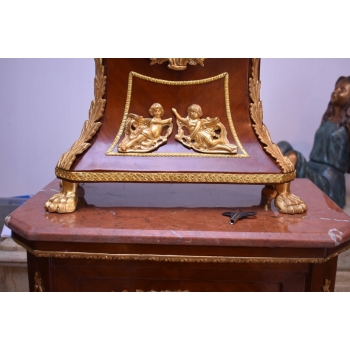 ZEGAR COKOŁOWY W STYLU LUDWIKA XVI, ZŁOCONY, WG JEAN-HENRIEGO RIESENERA