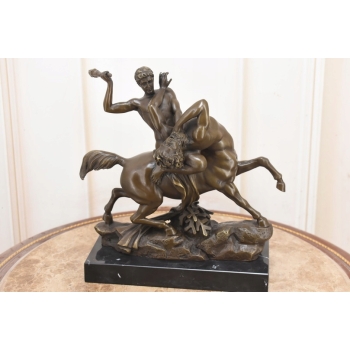 Rzeźba Z Brązu – Walka Centaura - Figura Na Marmurowej Podstawie
