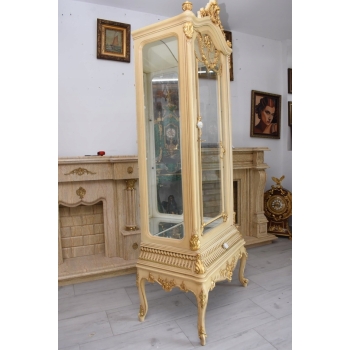 Złocona Witryna w Stylu Barokowym – Przeszklona, Bogato Rzeźbiona