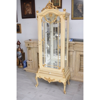 Złocona Witryna w Stylu Barokowym – Przeszklona, Bogato Rzeźbiona