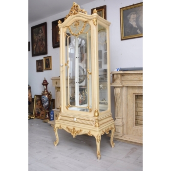 Złocona Witryna w Stylu Barokowym – Przeszklona, Bogato Rzeźbiona