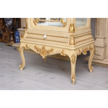 Złocona Witryna w Stylu Barokowym – Przeszklona, Bogato Rzeźbiona