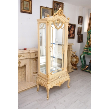 Złocona Witryna w Stylu Barokowym – Przeszklona, Bogato Rzeźbiona