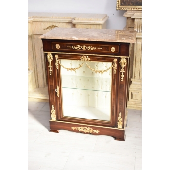 Przeszklona Witryna – Drewno, Złocone Okucia - Marmurowy Blat