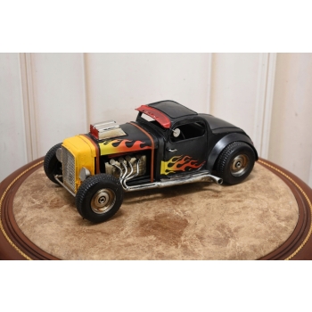 Metalowy Model Samochód z Płomieniami - Hot Rod - Prezent