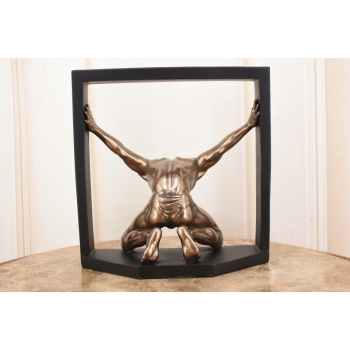 Nowoczesna Figura - Mężczyzna Uwięziony w Ramie - Symbolika Prezent