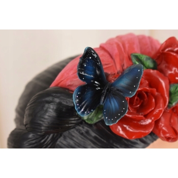 Dekoracyjna Figura Kobiety - Muza z Kwiatami - Kolorowa Rzeźba