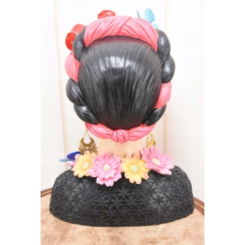 Dekoracyjna Figura Kobiety - Muza z Kwiatami - Kolorowa Rzeźba