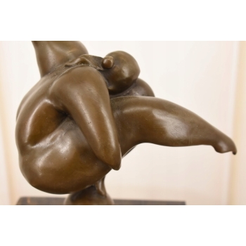 Modernistyczna Figura Gimnastyczki -Gimnastyczka z Brązu - Figura Akrobatki