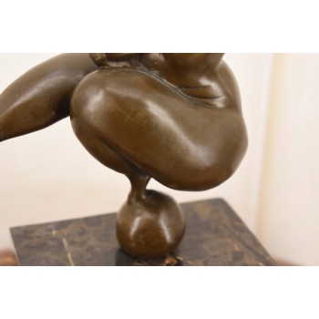 Modernistyczna Figura Gimnastyczki -Gimnastyczka z Brązu - Figura Akrobatki