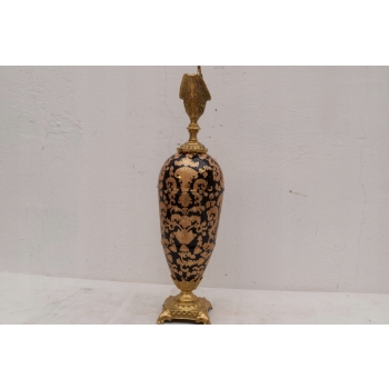 CZARNA ZŁOCONA KARAFKA - OKUTA BRĄZEM PORCELANA