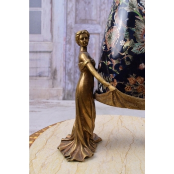 Muzealna Czarna Waza - Nimfy Trzymające Wazon - Porcelana + Brąz