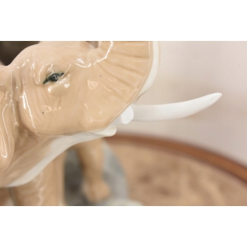 Porcelanowa Figura Stado Słoni - Trzy Słoniki - Rzeźba Porcelana Uszkodzona