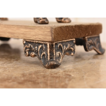 Żeliwna Figura Psa Gończego - Pies Chart Rzeźba z Żeliwa Na Drewnie Ozdoba