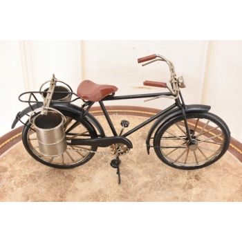 Metalowy Czarny Rower z Wiaderkami - Figurka Roweru - Zabawka Vintage
