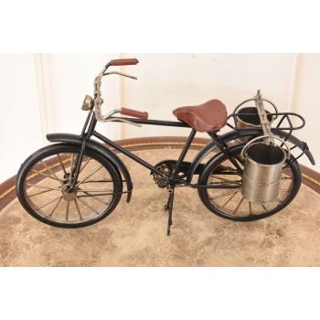 Metalowy Czarny Rower z Wiaderkami - Figurka Roweru - Zabawka Vintage