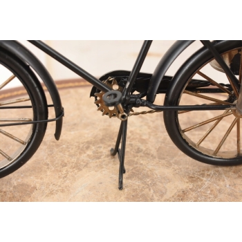 Metalowy Czarny Rower z Wiaderkami - Figurka Roweru - Zabawka Vintage