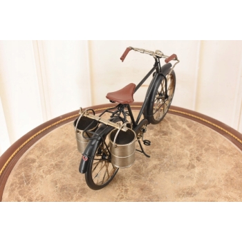 Metalowy Czarny Rower z Wiaderkami - Figurka Roweru - Zabawka Vintage
