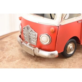Metalowy Model Samochodu - Ogórek Czerwony z Deska Sufringowa - Ozdoba