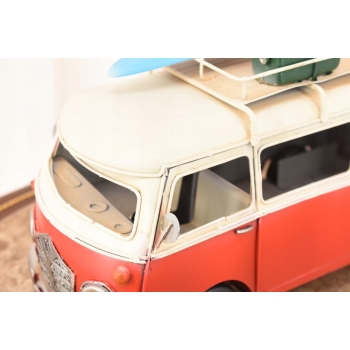 Metalowy Model Samochodu - Ogórek Czerwony z Deska Sufringowa - Ozdoba