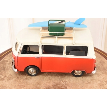 Metalowy Model Samochodu - Ogórek Czerwony z Deska Sufringowa - Ozdoba